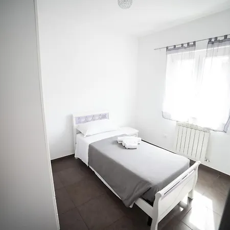 Middle Town * トロペーア