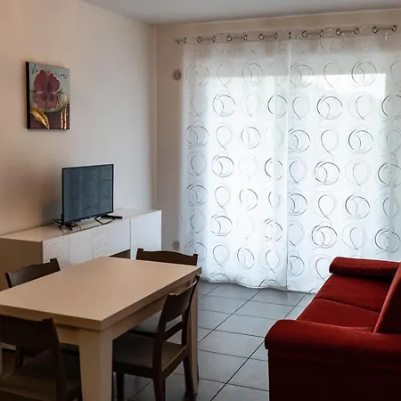 Middle Town Apartment