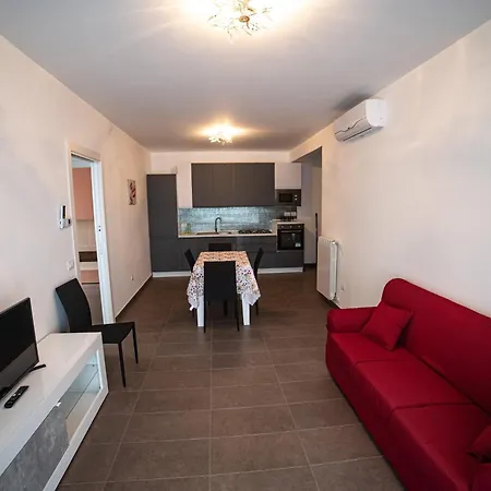 Middle Town Apartment