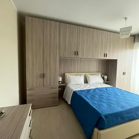 Middle Town Apartment