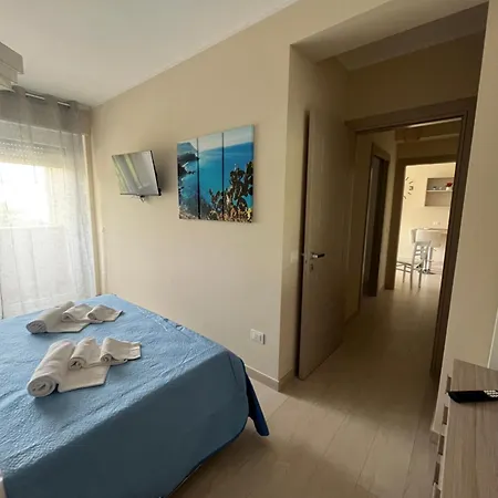Middle Town Apartment *