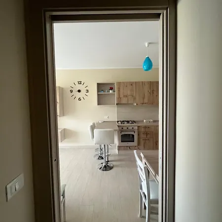 Middle Town Apartment *