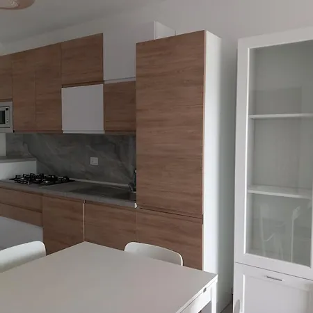 Middle Town Apartment