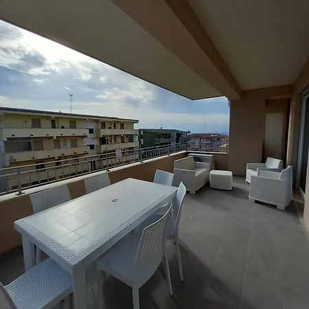 Middle Town Apartment