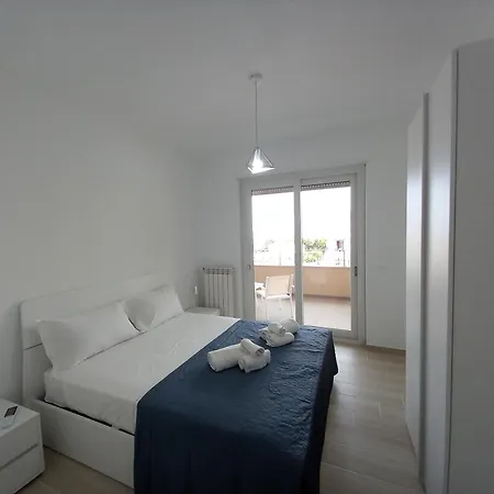 Middle Town Apartment *