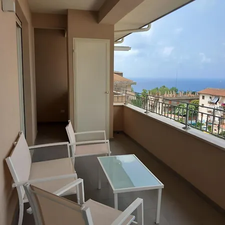 Middle Town Apartment