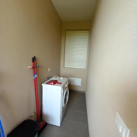 Middle Town Apartment *