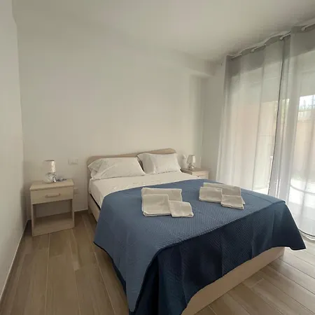 Middle Town Apartment