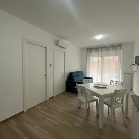 Middle Town Apartment