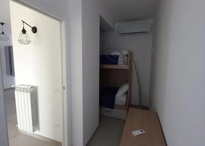 Middle Town 特罗佩阿